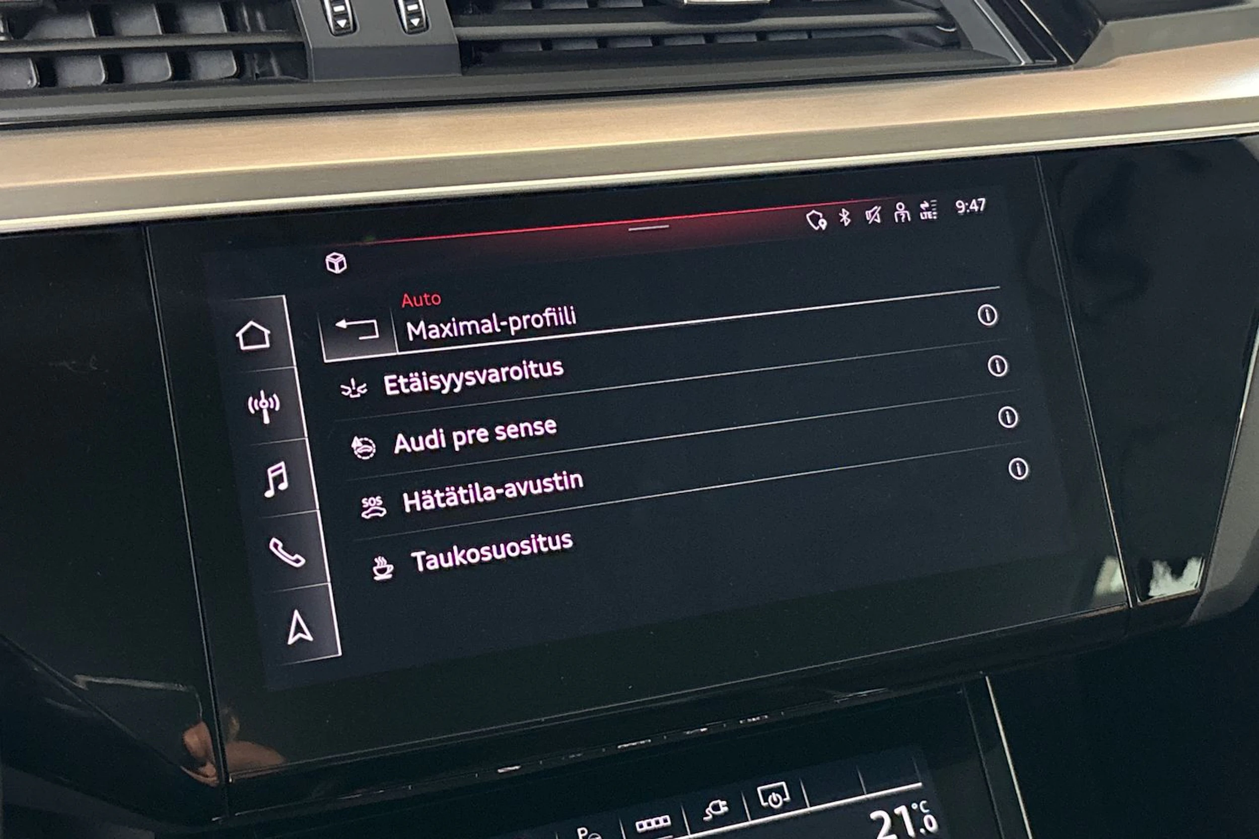 musta Audi e-tron 2022 kuva 18.