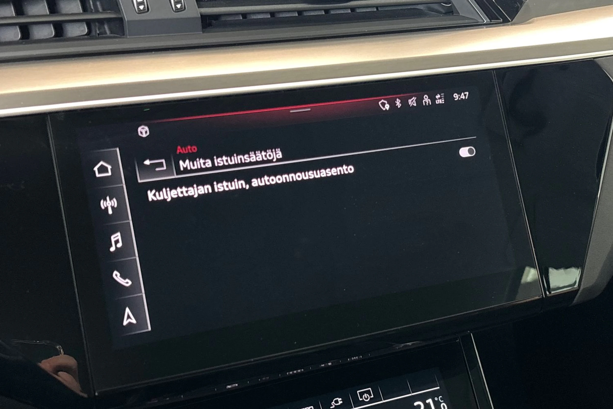 musta Audi e-tron 2022 kuva 19.