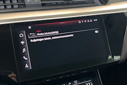 musta Audi e-tron 2022 kuva 19.