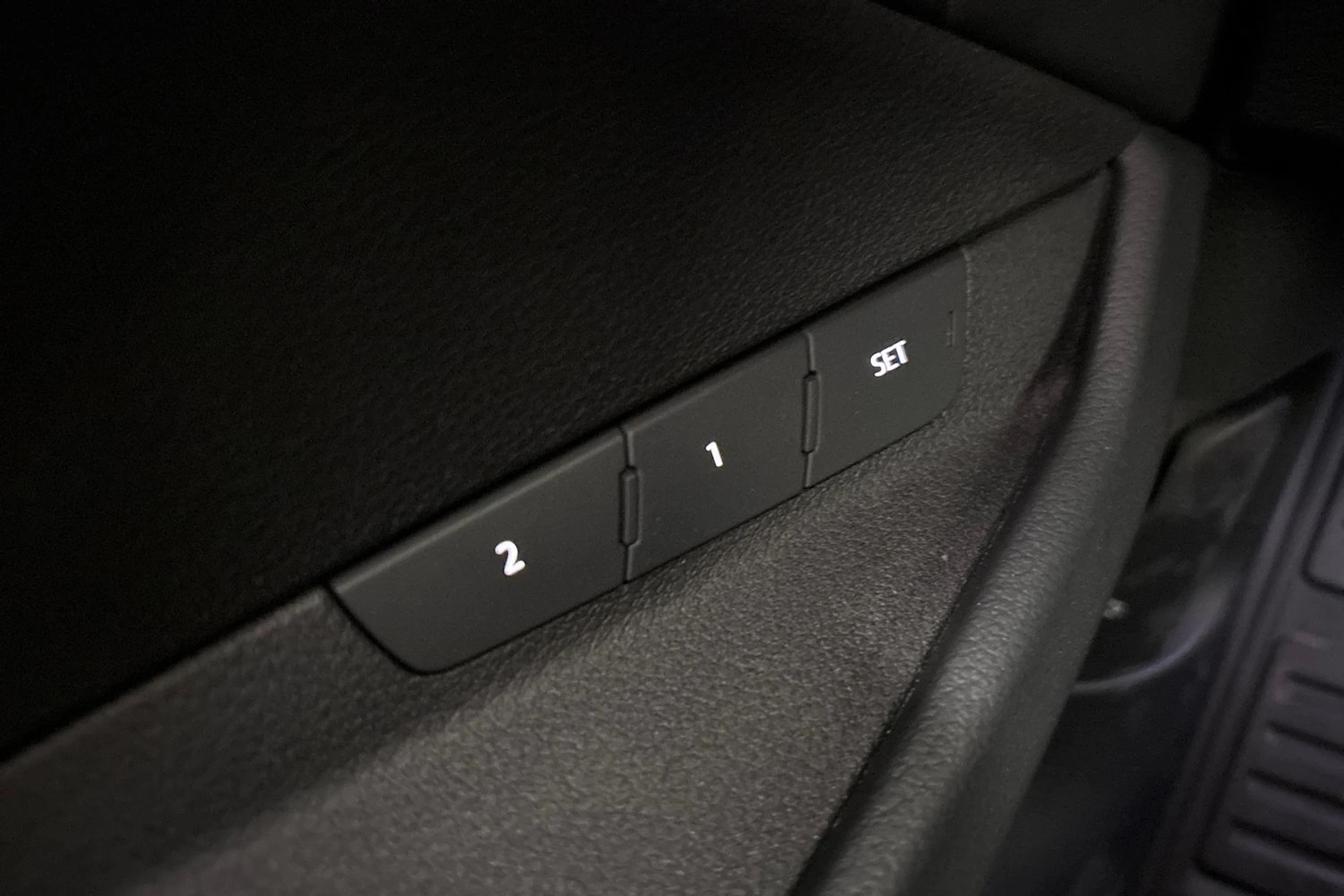 musta Audi e-tron 2022 kuva 23.