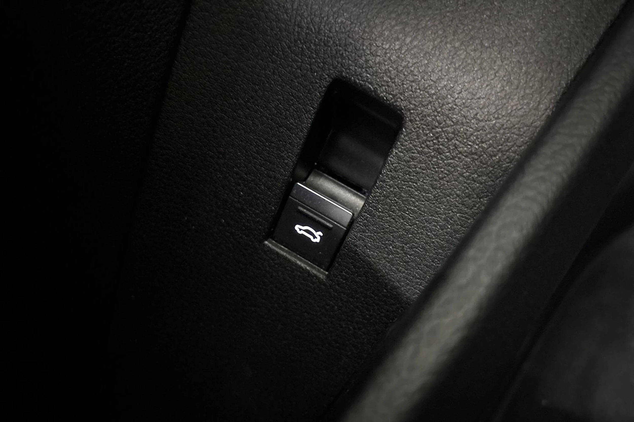 musta Audi e-tron 2022 kuva 24.