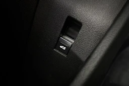 musta Audi e-tron 2022 kuva 24.