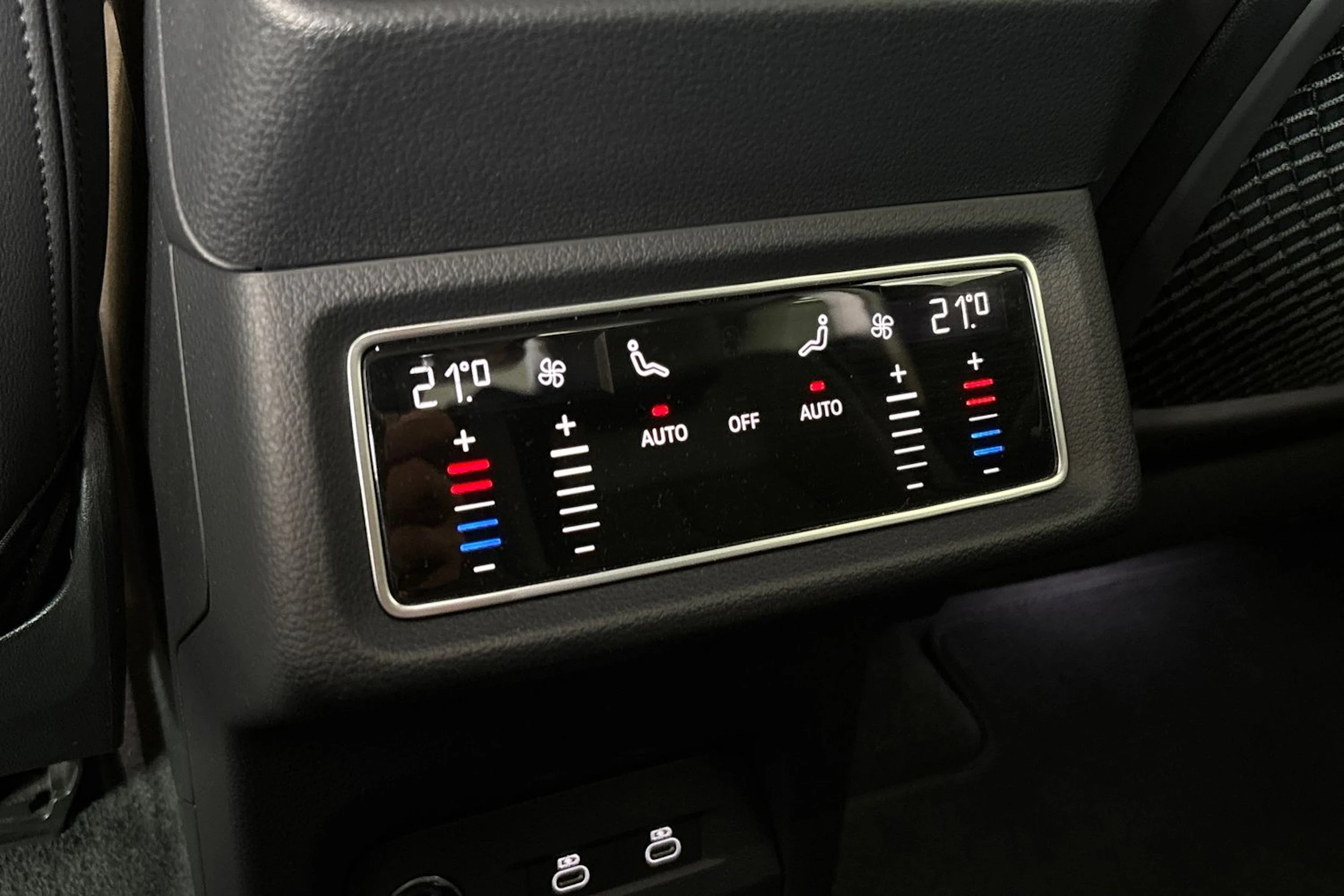 musta Audi e-tron 2022 kuva 28.