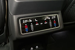 musta Audi e-tron 2022 kuva 28.