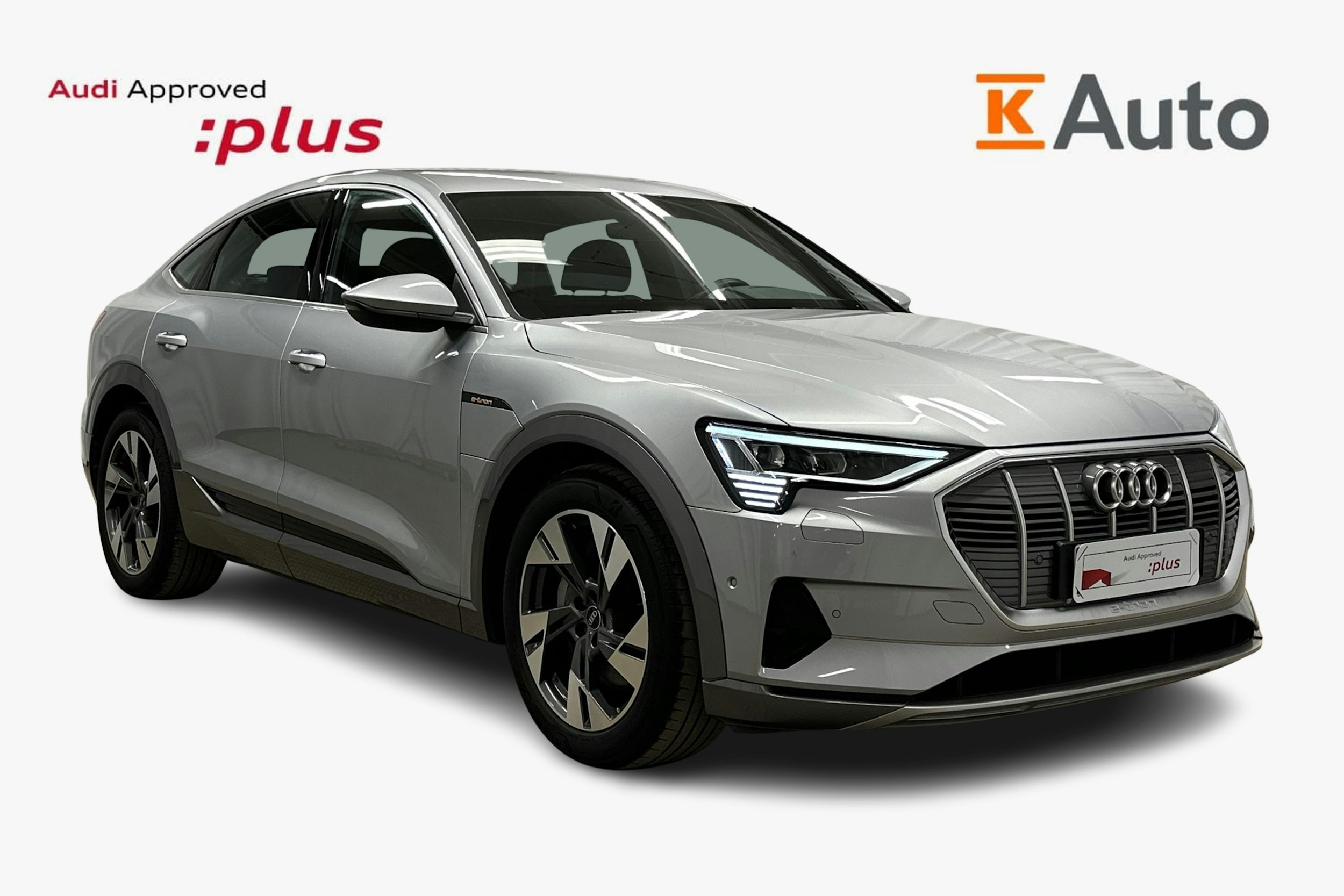 harmaa Audi e-tron 2022 kuva 1.