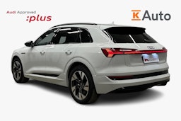 valkoinen Audi e-tron 2022 kuva 2.