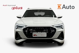 valkoinen Audi e-tron 2022 kuva 5.