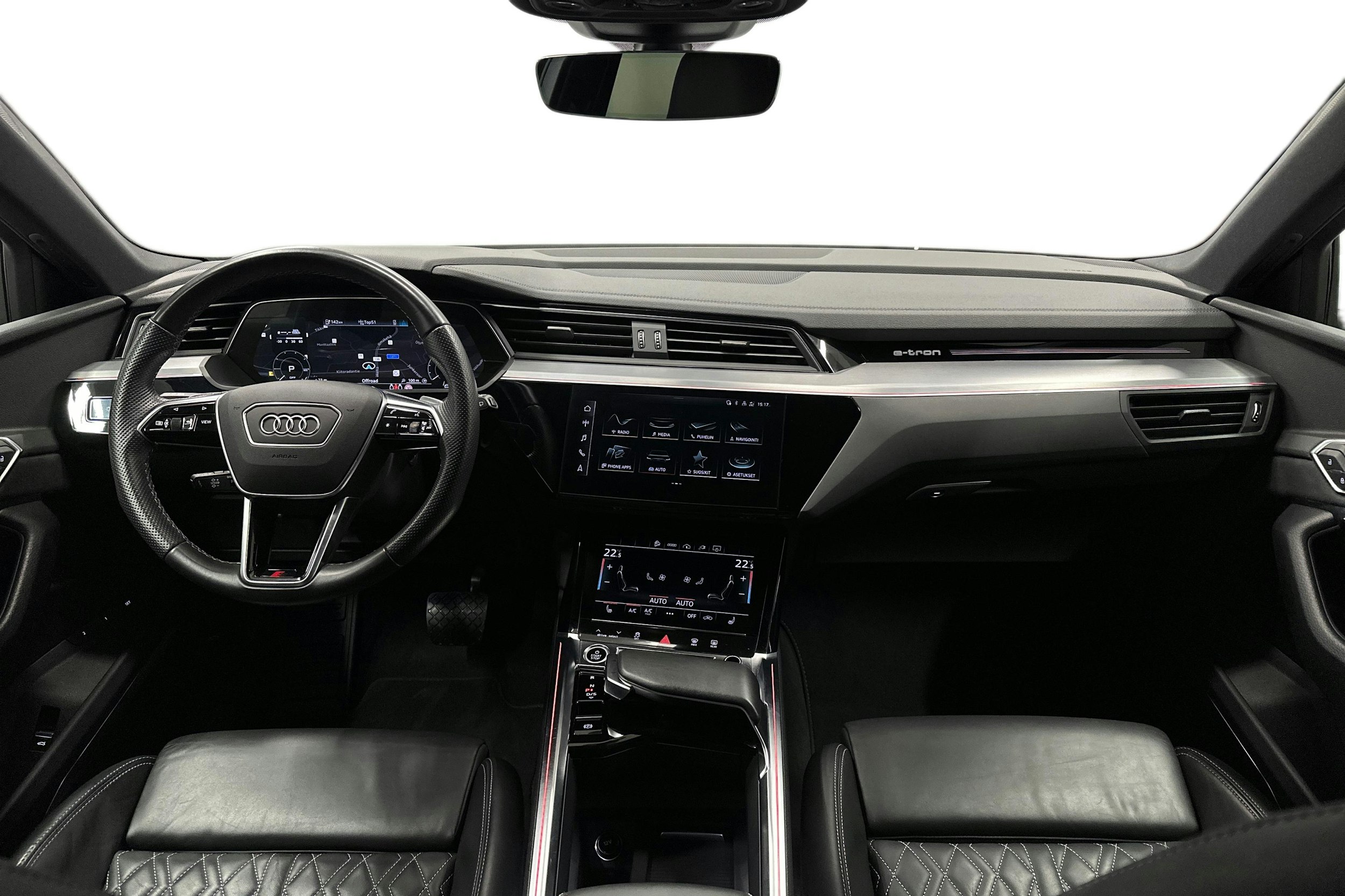 valkoinen Audi e-tron 2022 kuva 9.