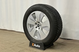 valkoinen Audi e-tron 2022 kuva 12.