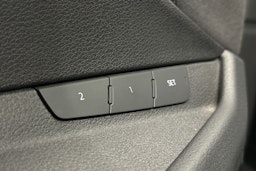 valkoinen Audi e-tron 2022 kuva 18.