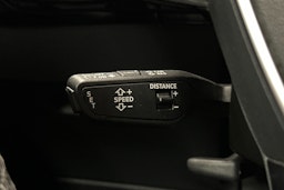 valkoinen Audi e-tron 2022 kuva 23.