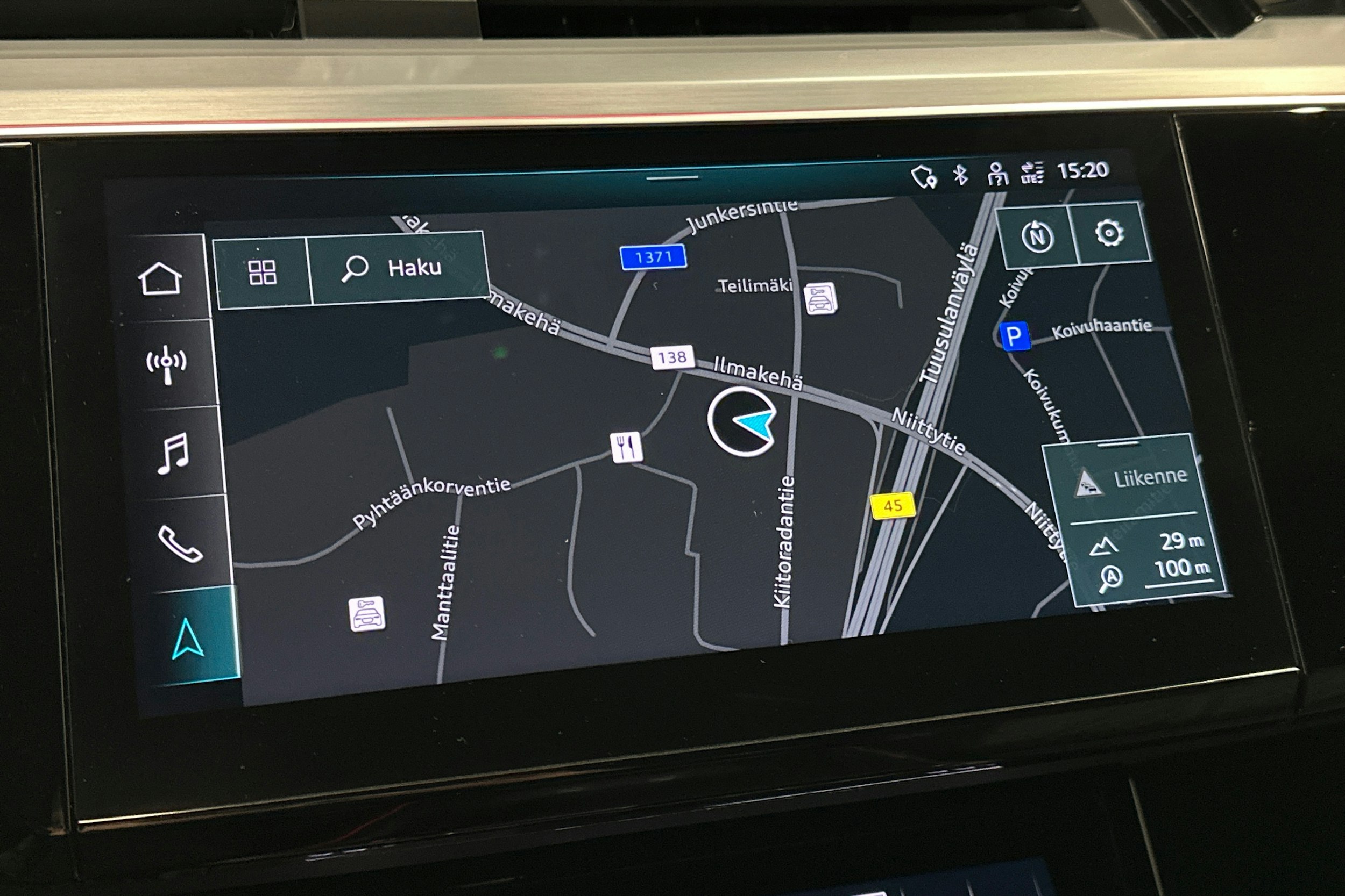 valkoinen Audi e-tron 2022 kuva 25.