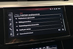 valkoinen Audi e-tron 2022 kuva 31.