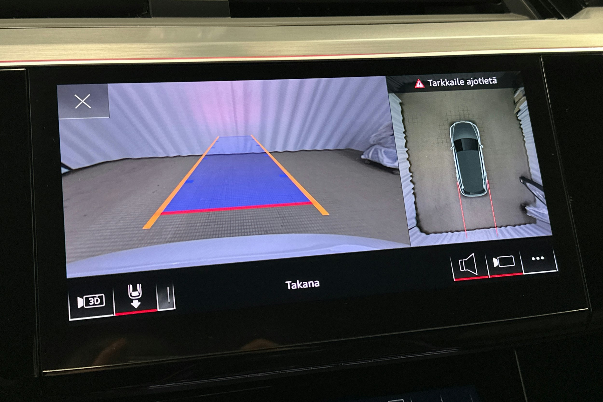 valkoinen Audi e-tron 2022 kuva 32.