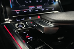 valkoinen Audi e-tron 2022 kuva 35.