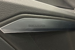 valkoinen Audi e-tron 2022 kuva 36.