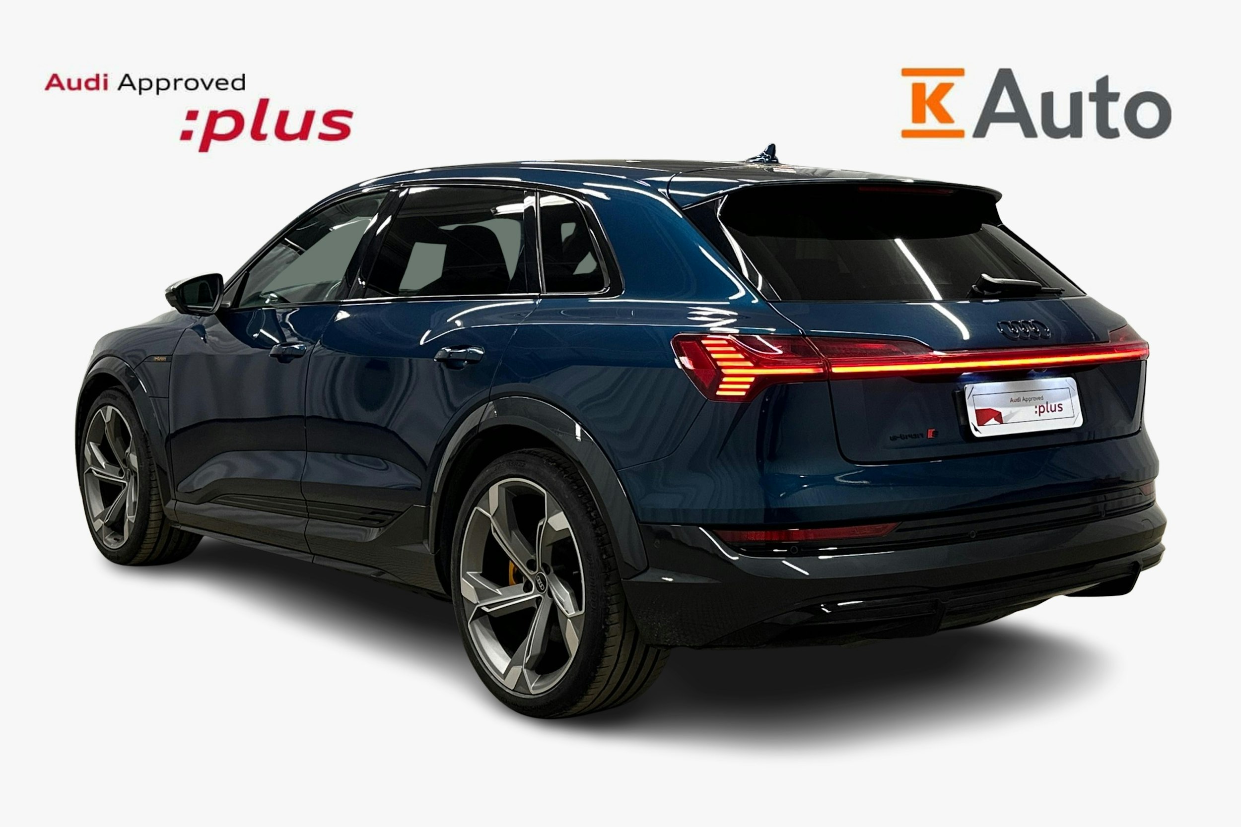 sininen Audi e-tron 2022 kuva 2.