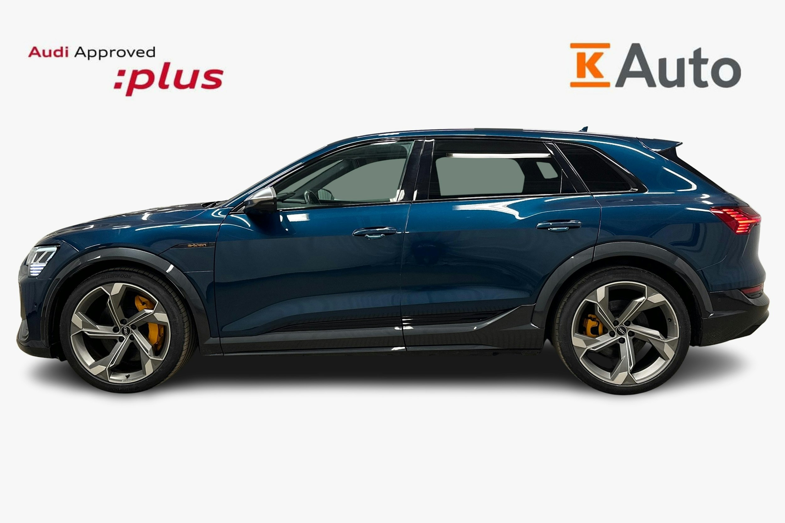 sininen Audi e-tron 2022 kuva 6.