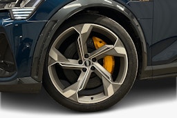 sininen Audi e-tron 2022 kuva 11.