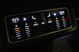 sininen Audi e-tron 2022 kuva 15.