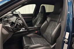 sininen Audi e-tron 2022 kuva 16.