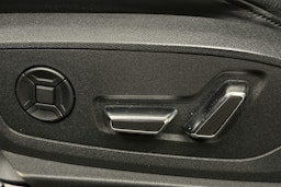 sininen Audi e-tron 2022 kuva 17.