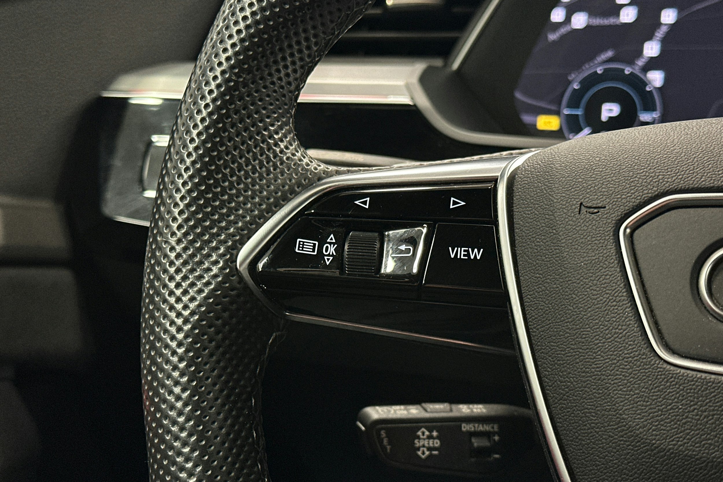 sininen Audi e-tron 2022 kuva 21.