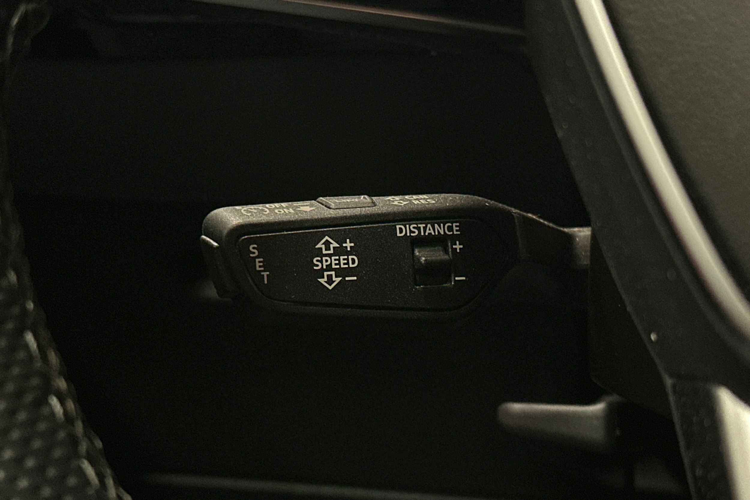 sininen Audi e-tron 2022 kuva 23.