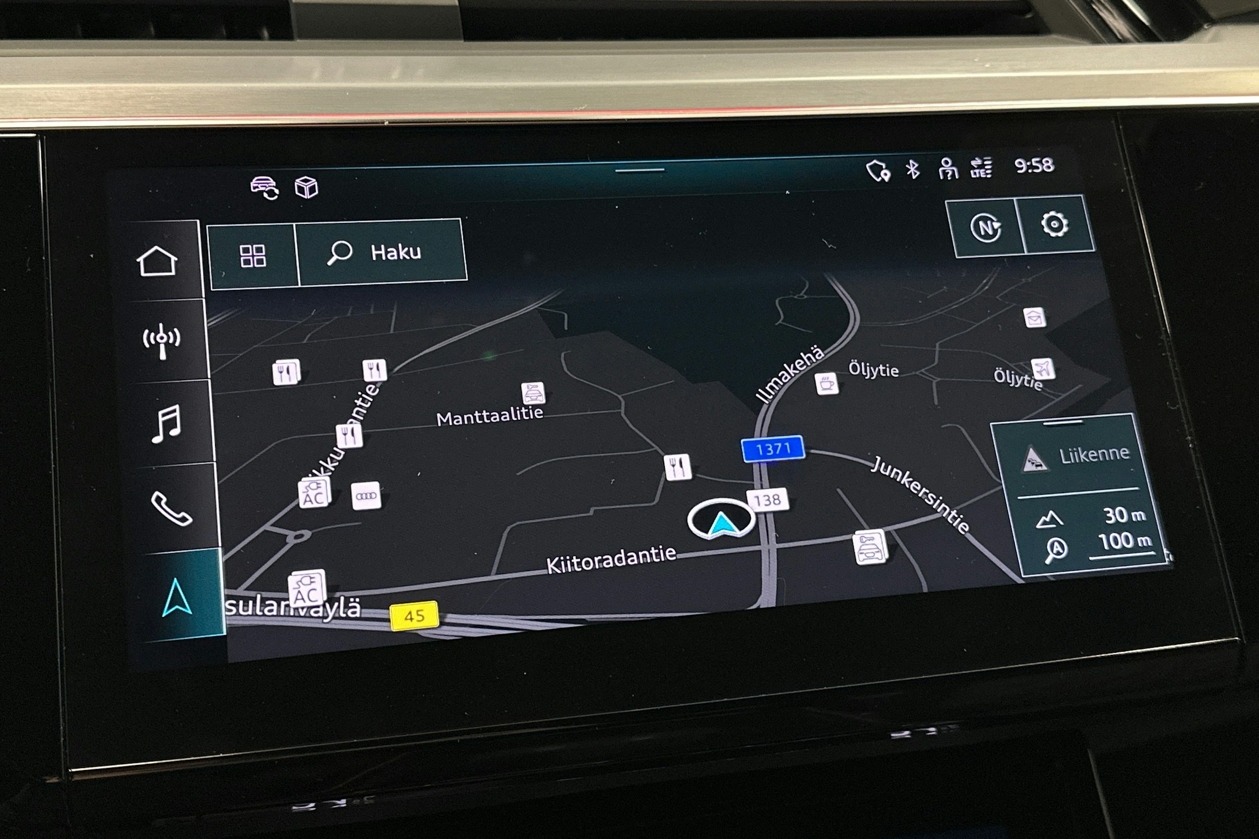 sininen Audi e-tron 2022 kuva 25.