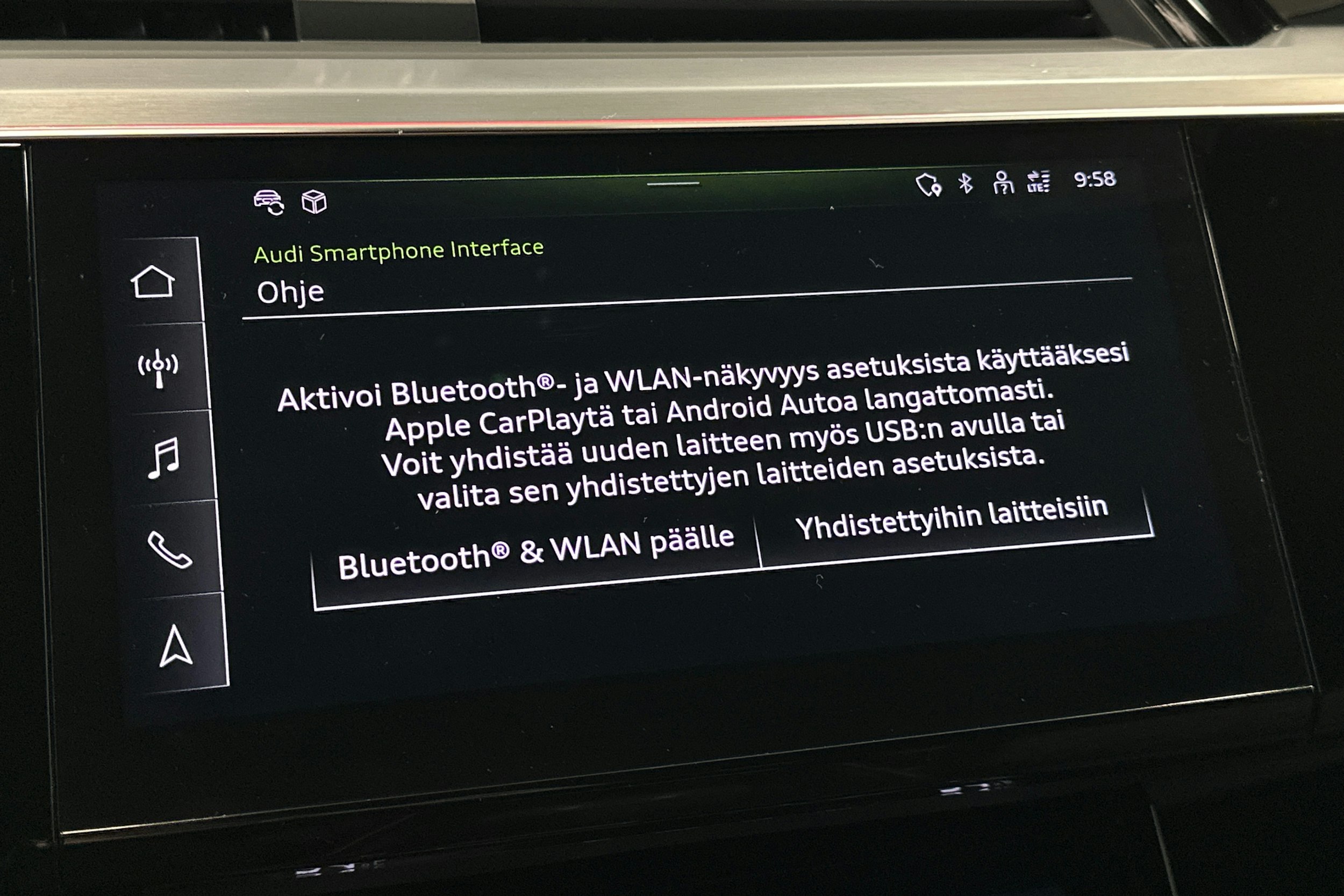 sininen Audi e-tron 2022 kuva 26.