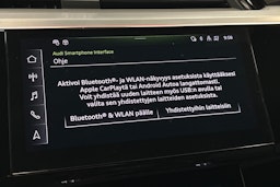 sininen Audi e-tron 2022 kuva 26.