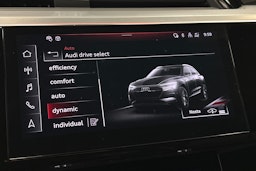 sininen Audi e-tron 2022 kuva 27.