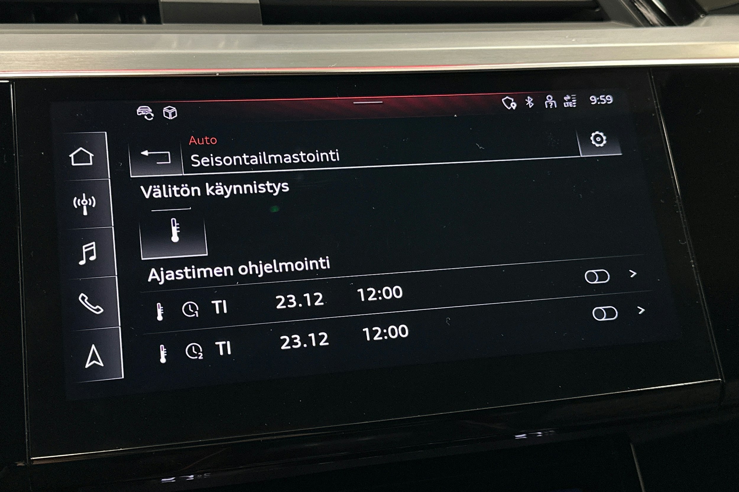 sininen Audi e-tron 2022 kuva 28.