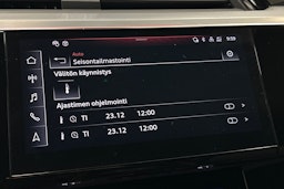 sininen Audi e-tron 2022 kuva 28.