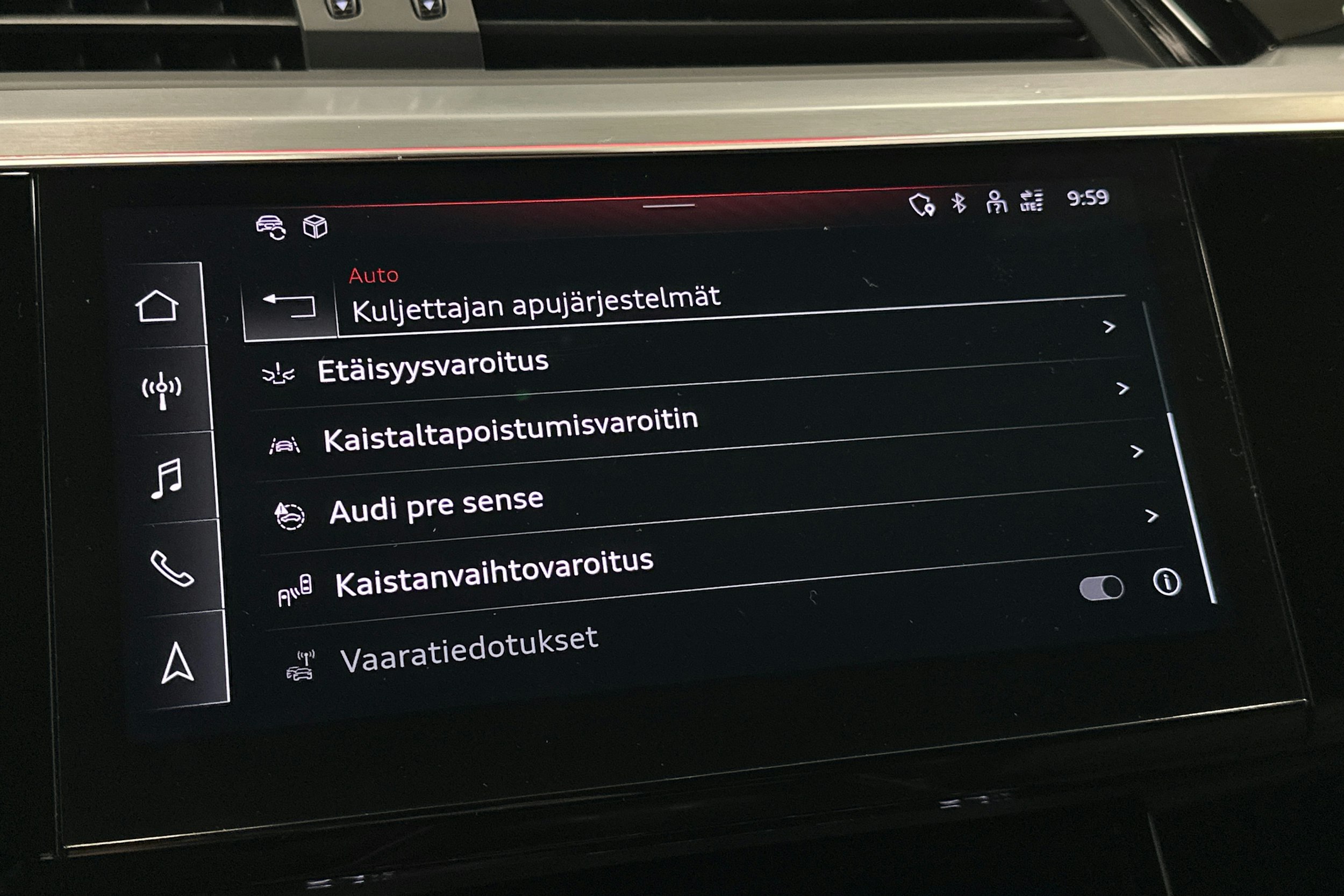 sininen Audi e-tron 2022 kuva 31.