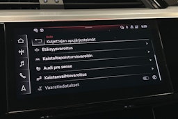 sininen Audi e-tron 2022 kuva 31.