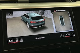 sininen Audi e-tron 2022 kuva 33.