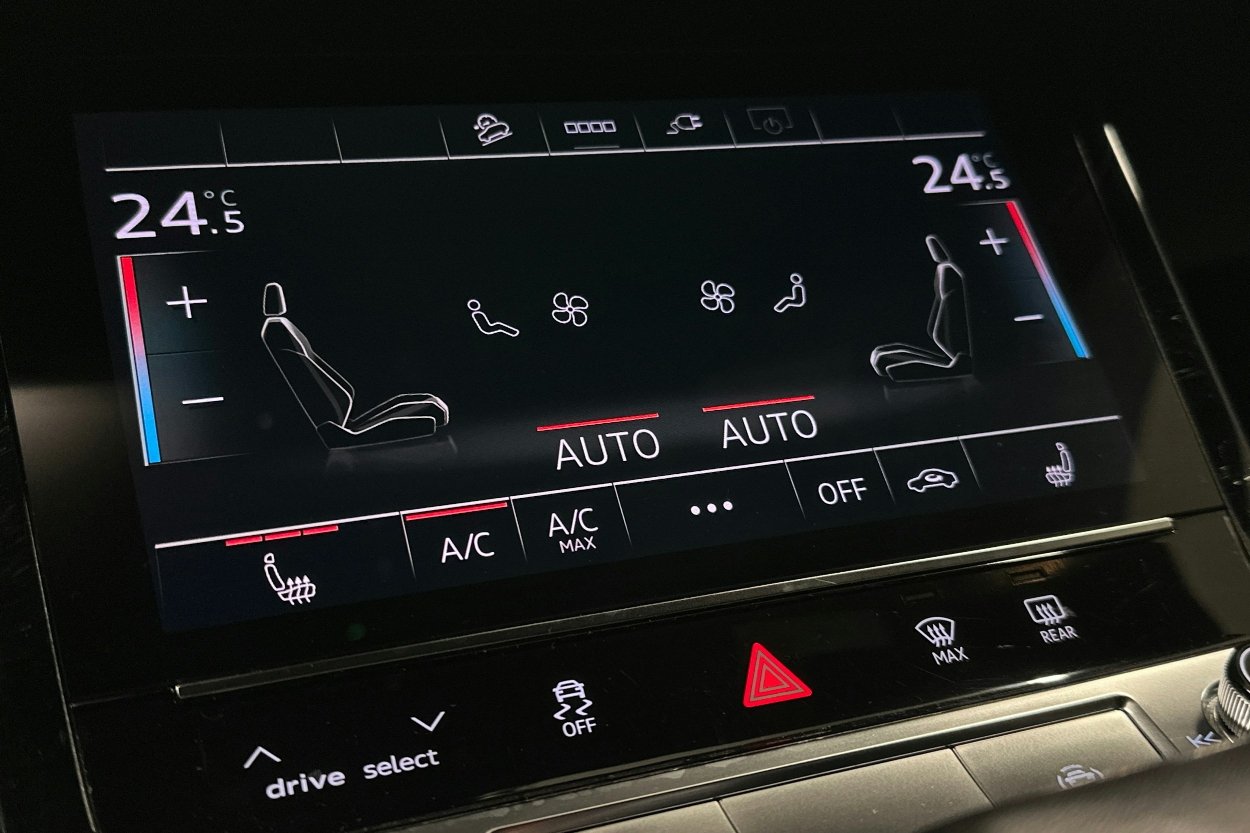 sininen Audi e-tron 2022 kuva 34.