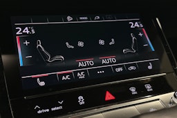 sininen Audi e-tron 2022 kuva 34.