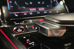 sininen Audi e-tron 2022 kuva 35.