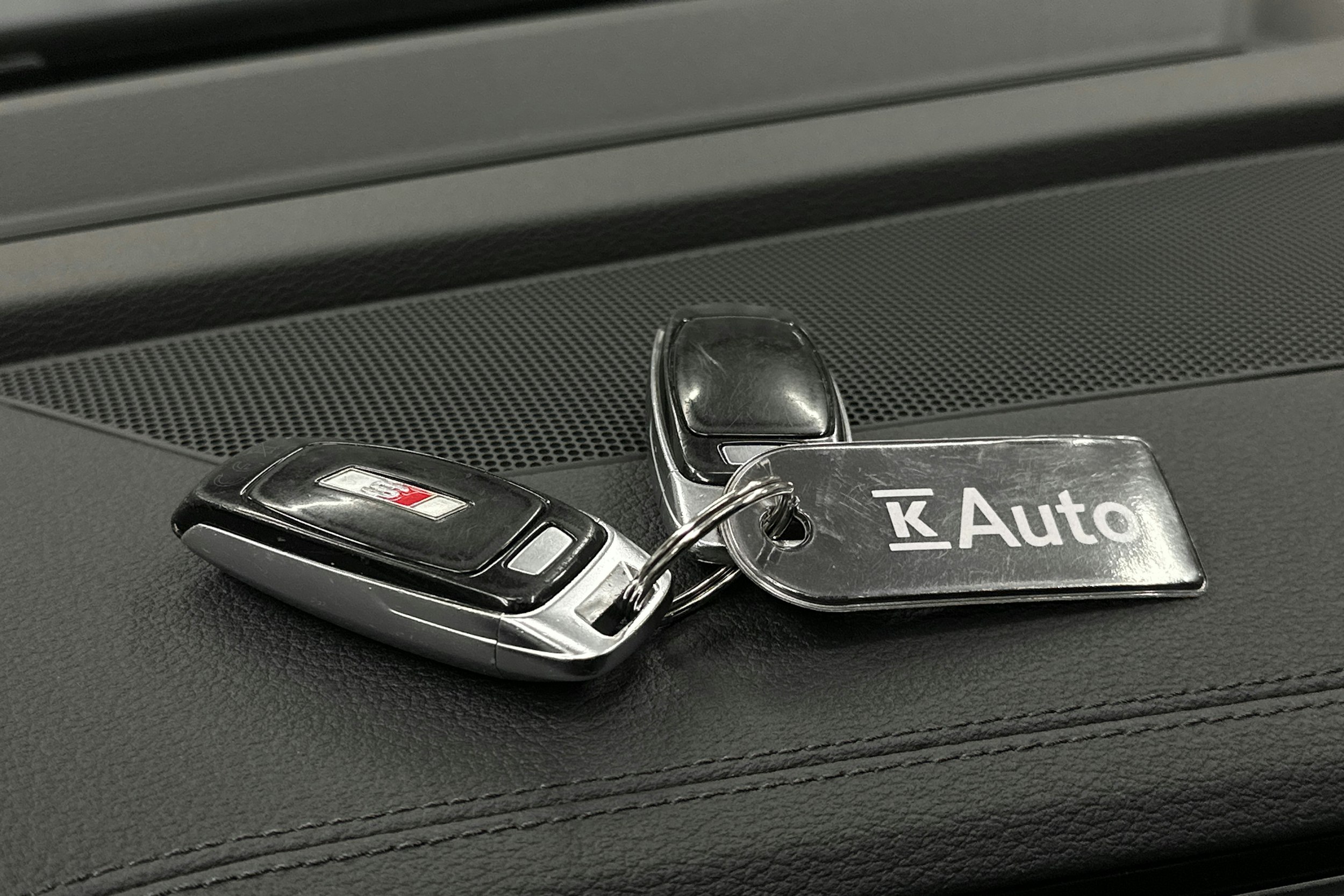 sininen Audi e-tron 2022 kuva 36.