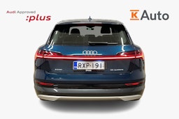 sininen Audi e-tron 2022 kuva 3.