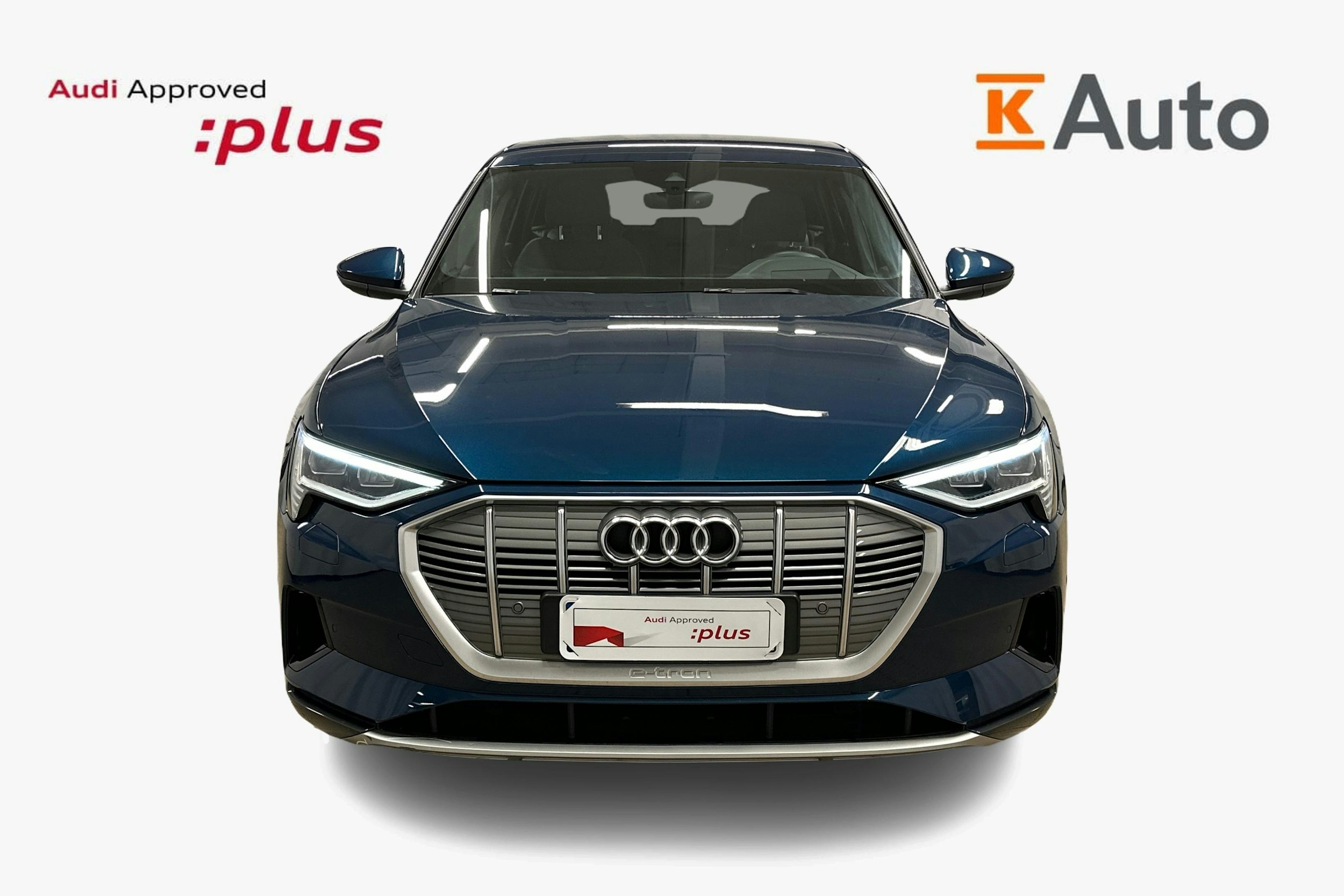 sininen Audi e-tron 2022 kuva 5.