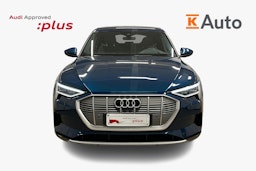 sininen Audi e-tron 2022 kuva 5.