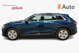 sininen Audi e-tron 2022 kuva 6.