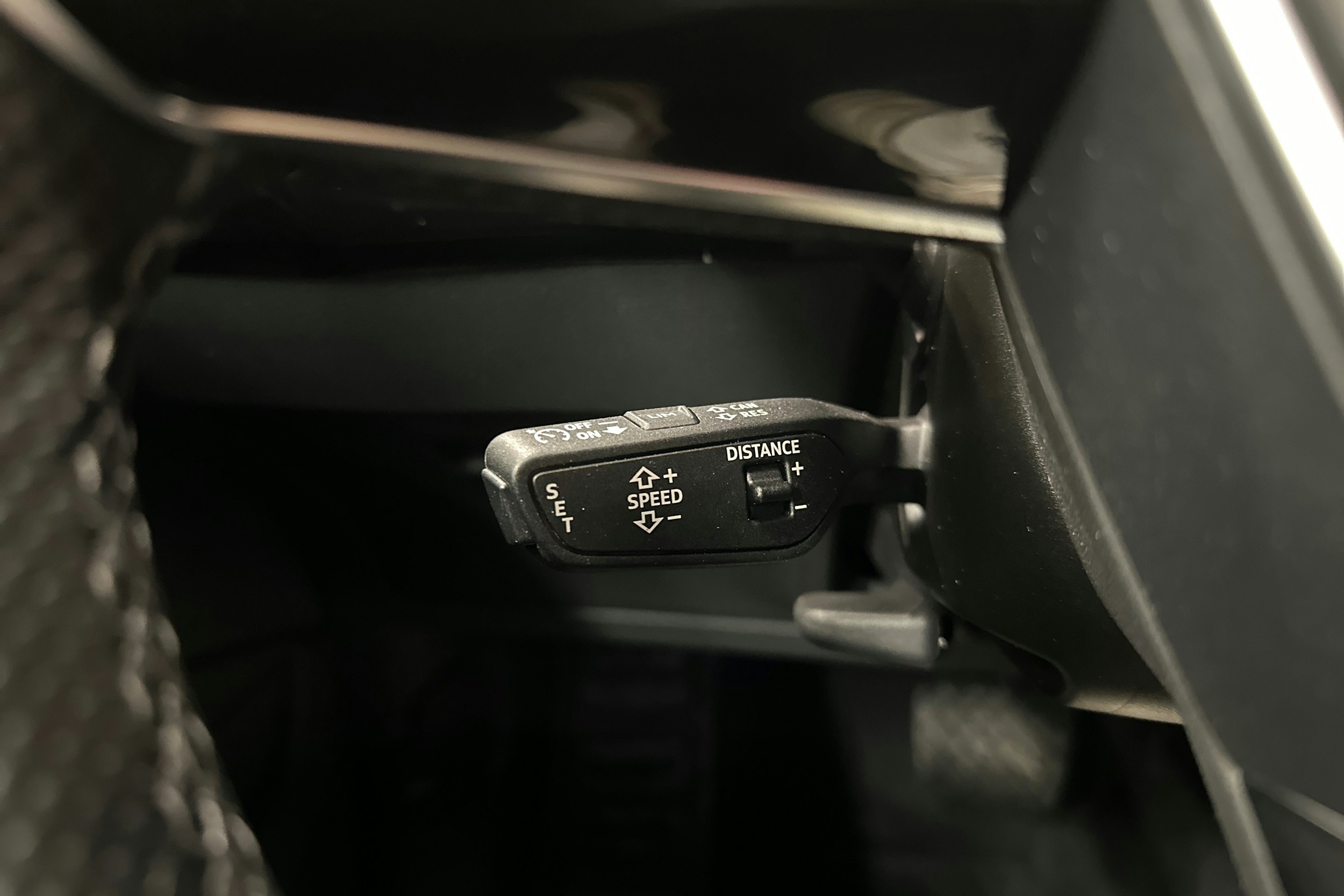 sininen Audi e-tron 2022 kuva 15.