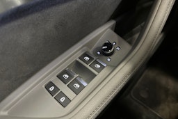 sininen Audi e-tron 2022 kuva 18.