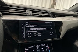 sininen Audi e-tron 2022 kuva 24.