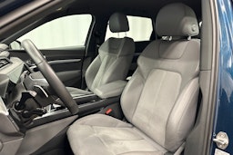 sininen Audi e-tron 2022 kuva 28.