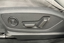 sininen Audi e-tron 2022 kuva 29.